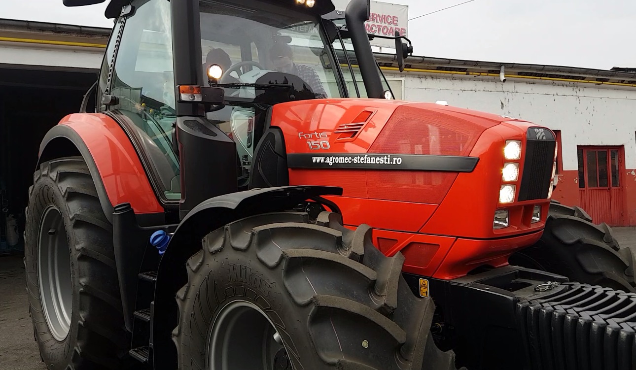 Un tractorist câștigă de trei ori mai mult decât un profesor cu vechime. Unde mai poți învăța să conduci tractorul