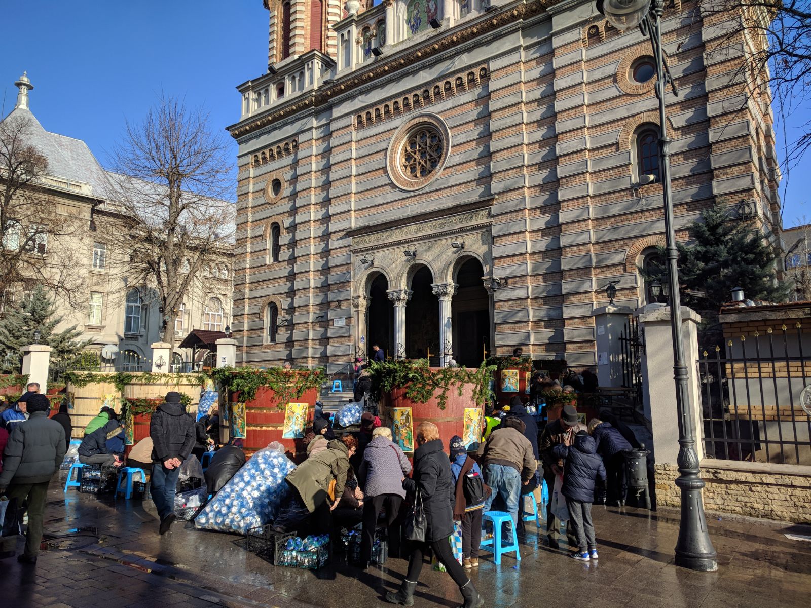 VIDEO| Mii de credincioşi sunt aşteptaţi pe faleza Dunării la Galaţi şi Brăila la Slujba de Bobotează. La Constanța, pregătirile sunt pe ultima sută de metri