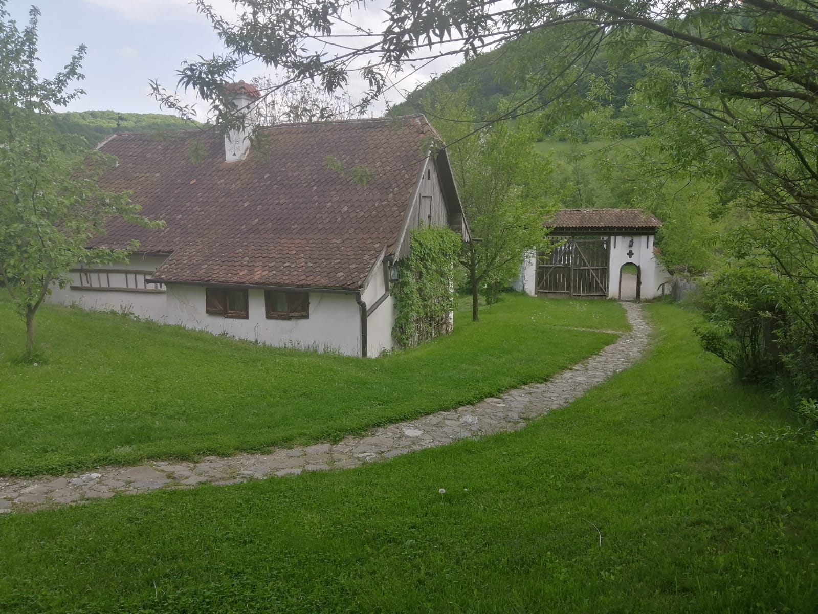 The New York Times a vizitat înainte de încoronare casa din Transilvania a regelui Charles, una dintre cele 56 de cabane, 12 case și 7 palate pe care acesta le deține