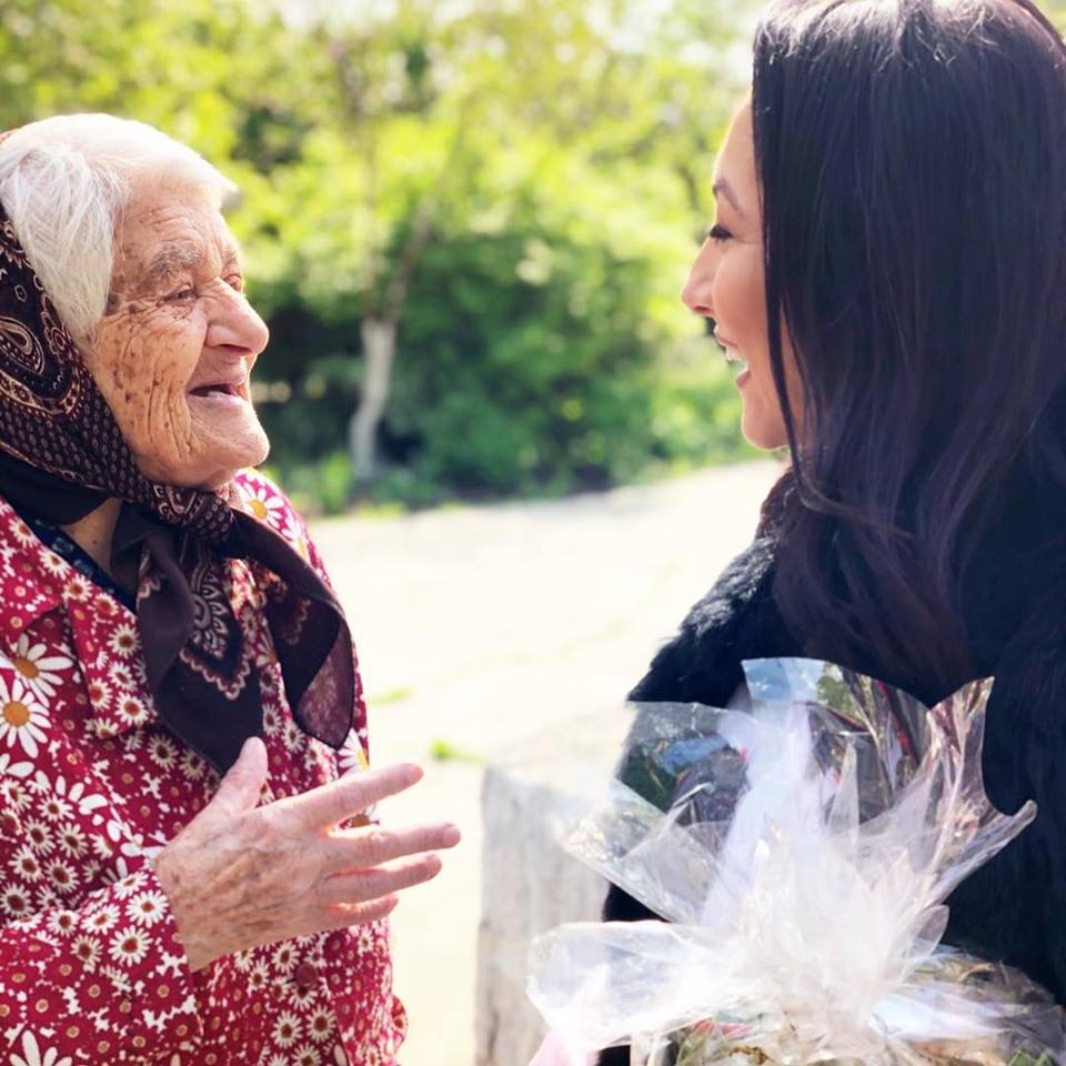 Gestul emoționat făcut de Andra în Săptămâna Mare. Toată lumea a felicitat-o | FOTO
