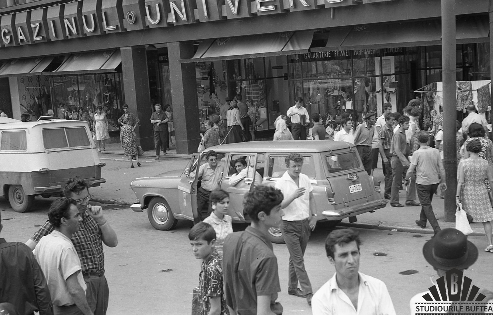 Filmele românești care au făcut istorie în cinematografe! Cozi imense, bilete pe sub mână la bișnițari, plus povești savuroase: „Erau cozi ca la balamuc”