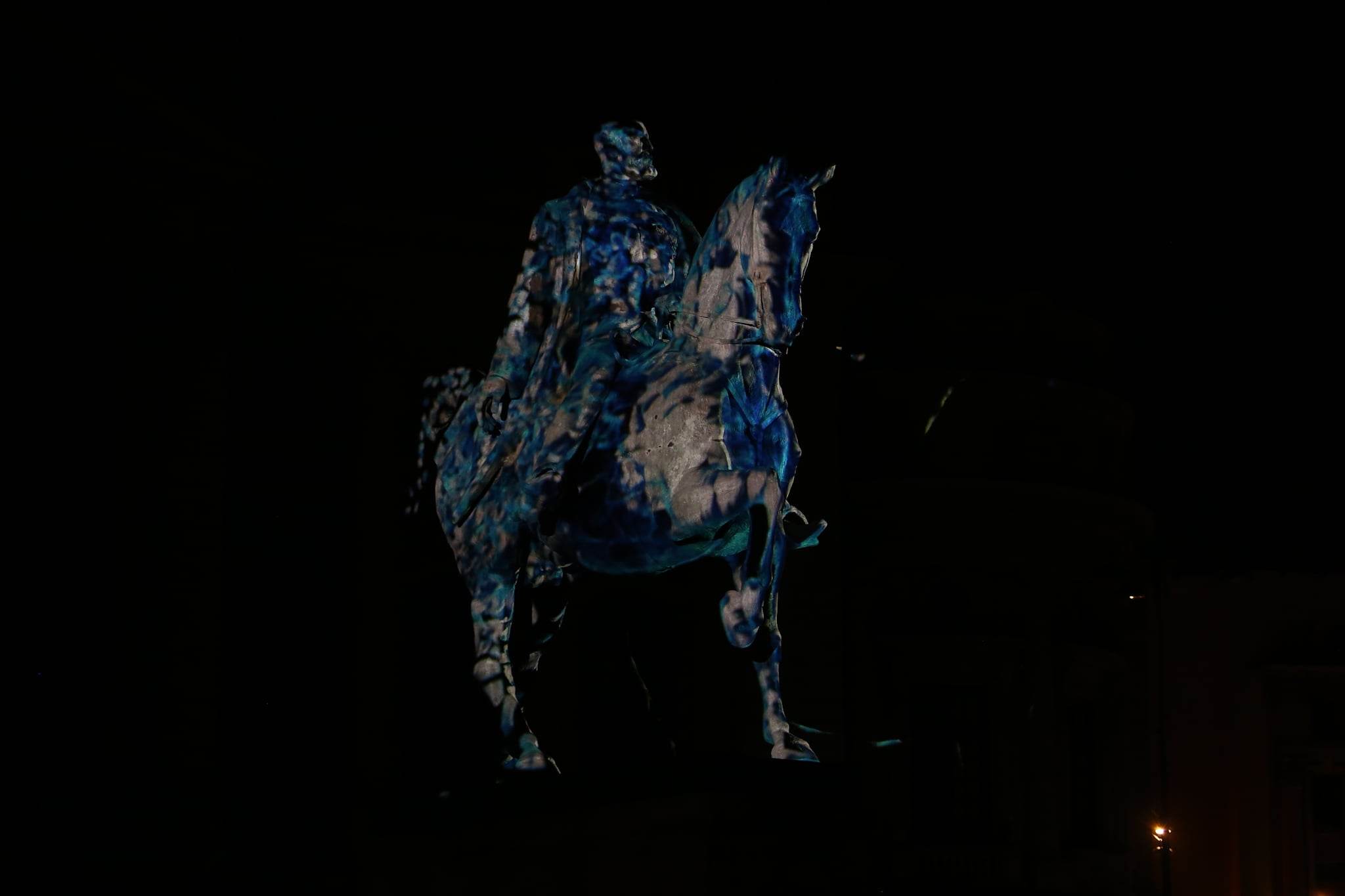 Spotlight 2023. Imagini spectaculoase surprinse pe Calea Victoriei de la festivalul luminilor