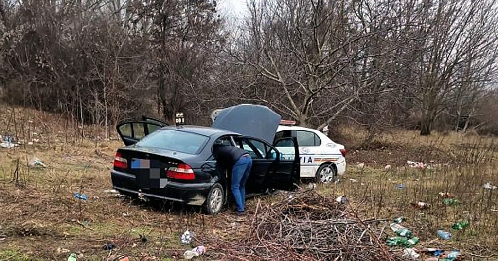 Un tânăr din Vrancea, care conducea fără permis o mașină neînmatricualtă, și-a abandonat autoturismul și a fugit de polițiști