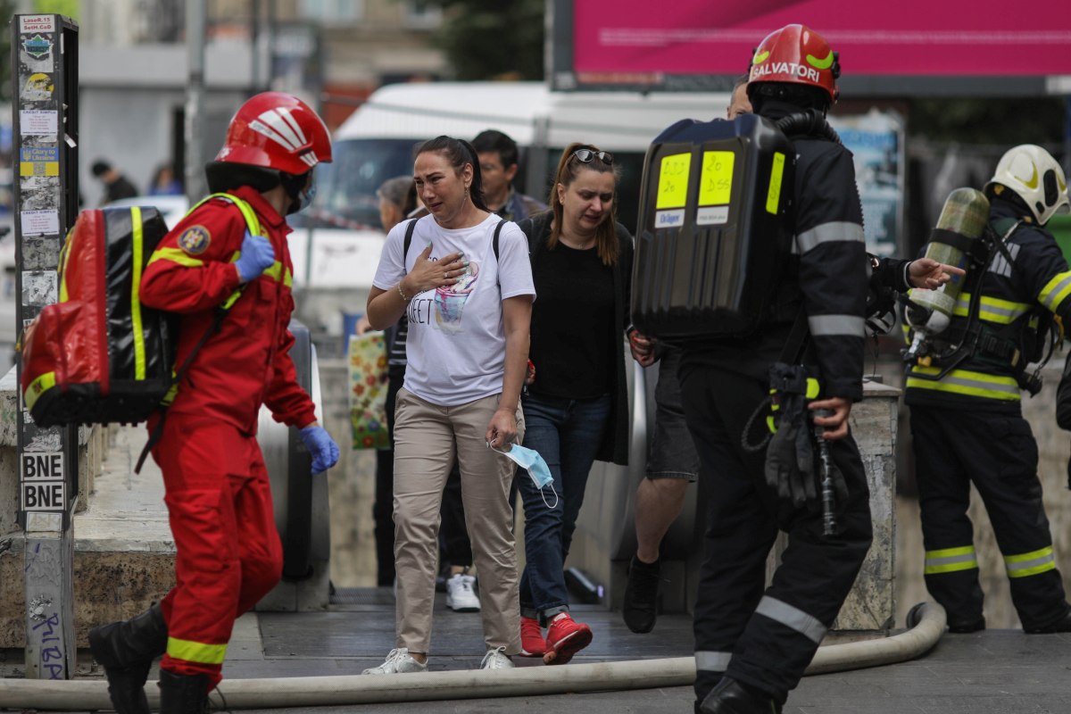 Alertă de incendiu la metrou, la Piața Romană. Trei stații au fost evacuate și 25 de călători au primit îngrijiri medicale