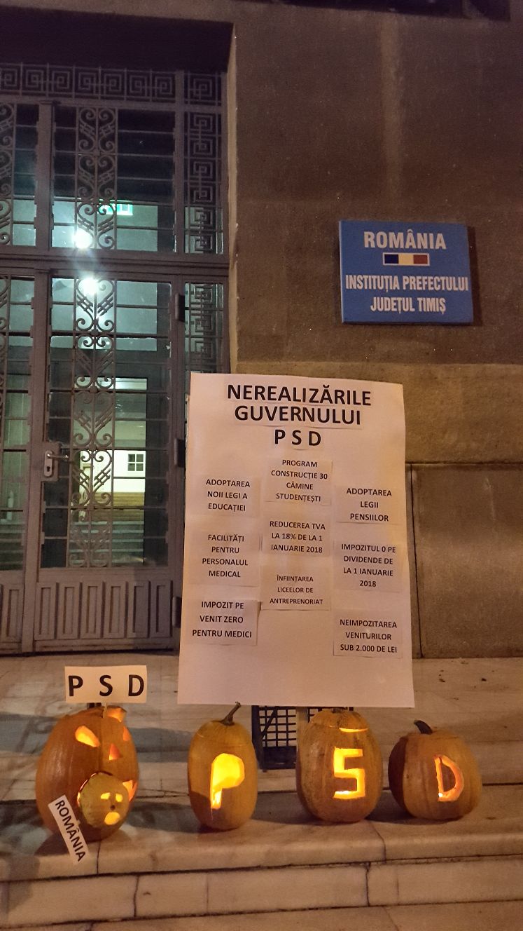 Mesajele tinerilor din PNL Timiș pentru Guvernul PSD, puse în dovleci de Halloween: Nerealizările își bântuie propriii conducători| GALERIE FOTO