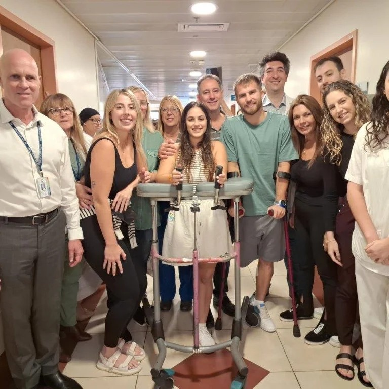Împușcați împreună, internați împreună, salvați împreună. Povestea cuplului schilodit în masacrul Hamas care s-a ținut de mână și pe patul de spital