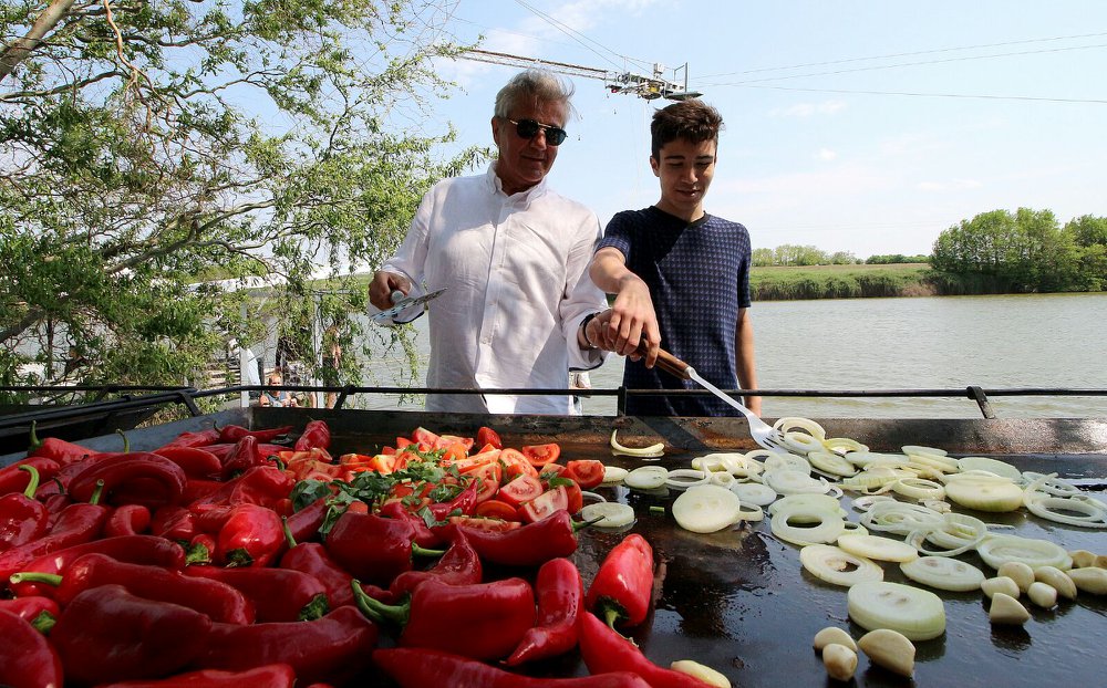 Dan Bittman împlinește 58 de ani! Solistul va sufla în ciorbă fierbinte, nu în lumânările de pe tort