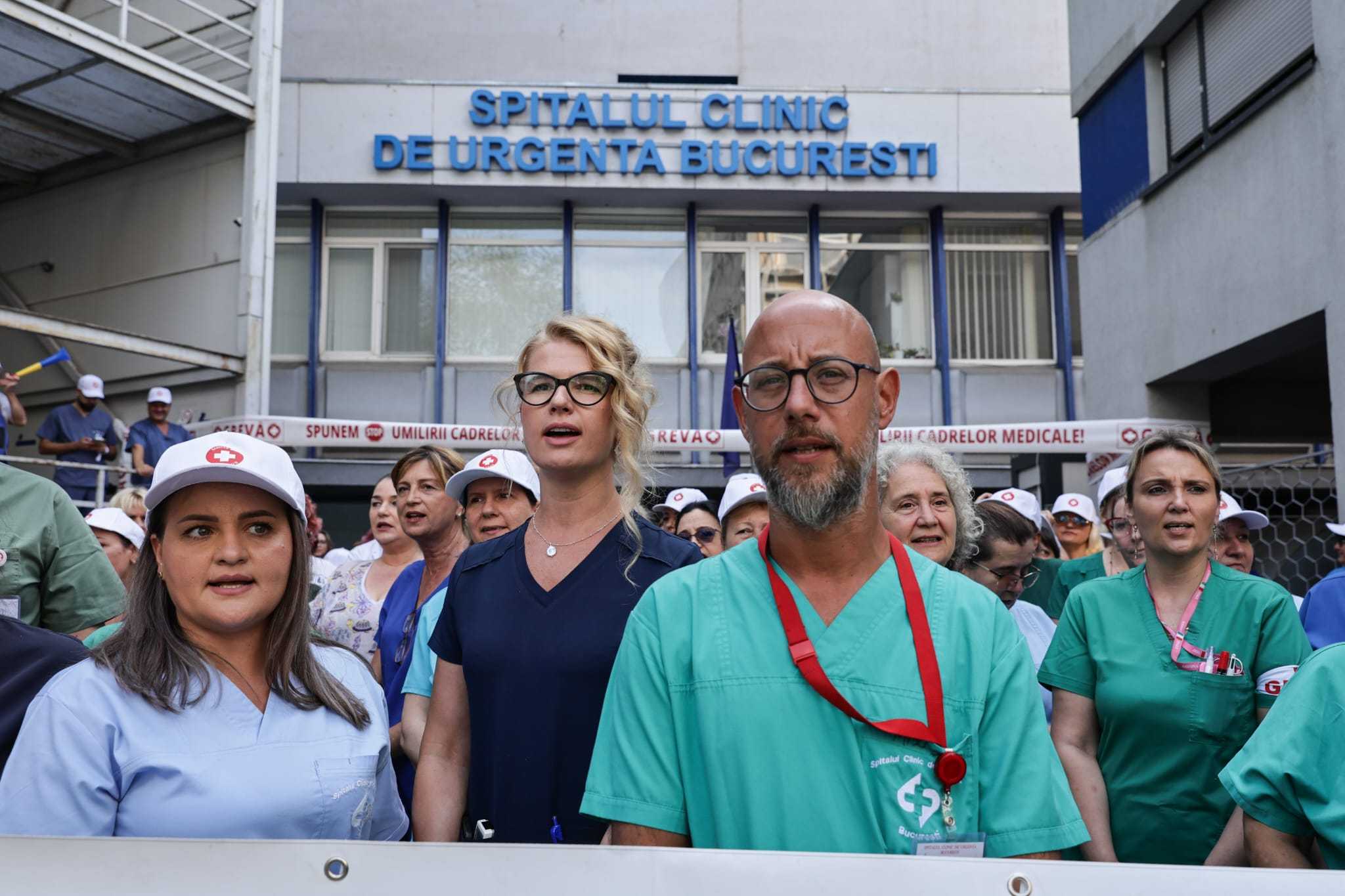 Grevă de avertisment organizată de Sanitas. Noua lege a salarizării propusă de Guvernul Bolojan, sursa nemulțumirilor: „Sporul pentru turele de noapte este o bătaie de joc”