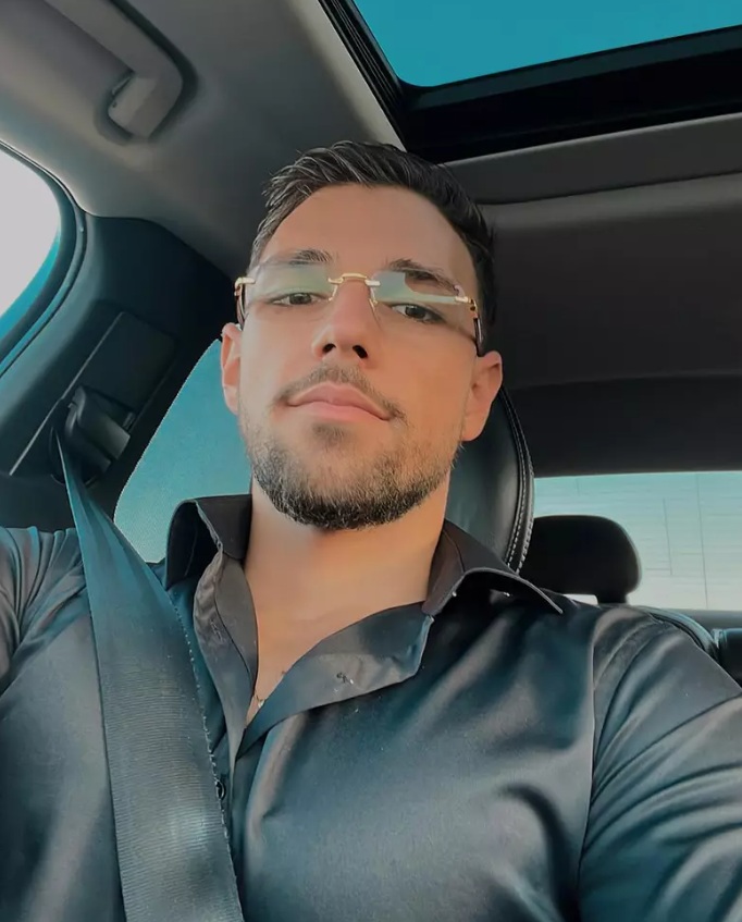De ce a trimis Ozana Barabancea preotul la fiul ei în spital. Andrew ajunsese la Terapie Intensivă: „Am fost la biserică”