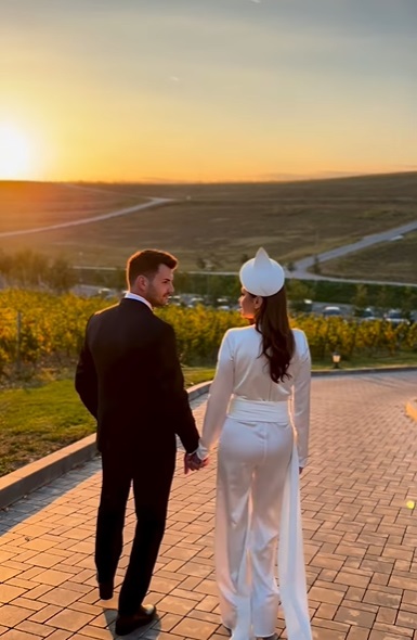 Albertina Ionescu și Constantin Opriș s-au căsătorit. Prezentatoarea de la TVR nu a purtat rochie de mireasă