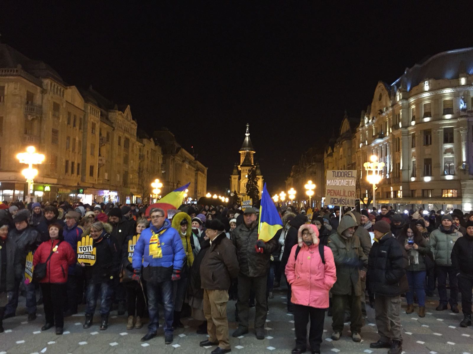 UPDATE / Proteste în București și mai multe orașe din țară. Oamenii cer demisia lui Tudorel Toader