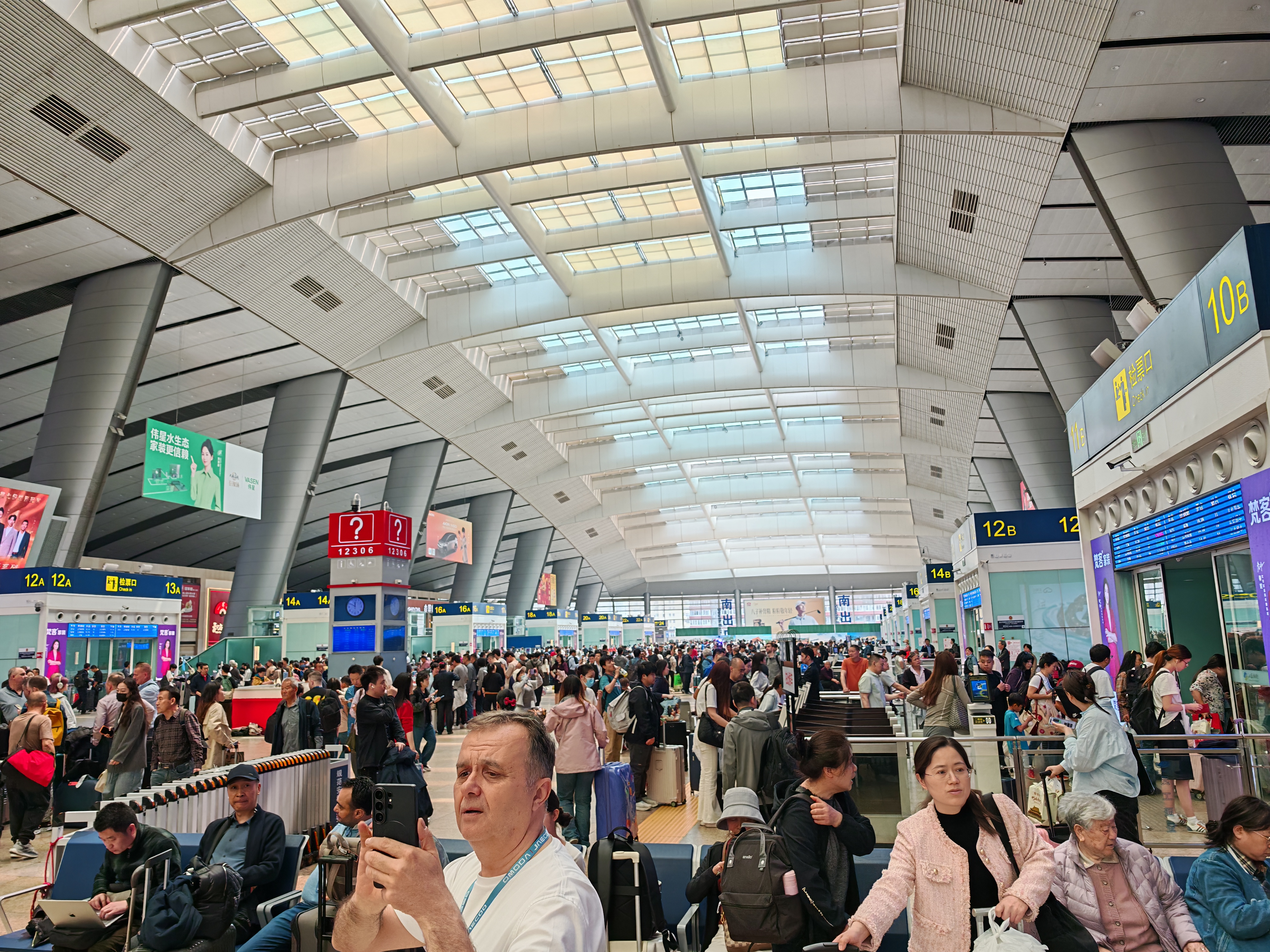 Am mers cu „trenul glonț” în China, cu 350 km/h, și am parcurs 1.128 km în 4 ore și 31 de minute