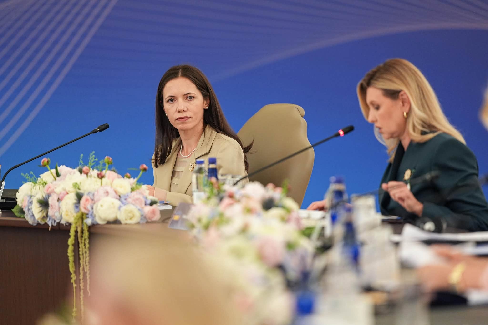 Cum s-a îmbrăcat Mirabela Grădinaru la evenimentele organizate de Emine Erdoğan, la Ankara. Imagini cu partenera lui Nicușor Dan