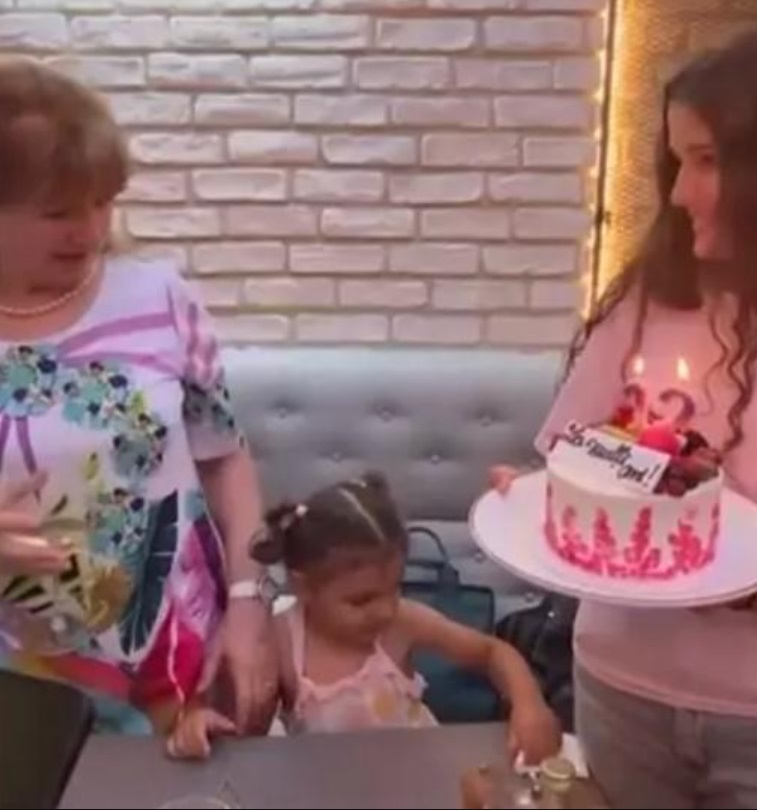 Cum arată Maria Băsescu la 74 de ani. Soția lui Traian Băsescu a avut o apariție impecabilă la ziua nepoatei sale