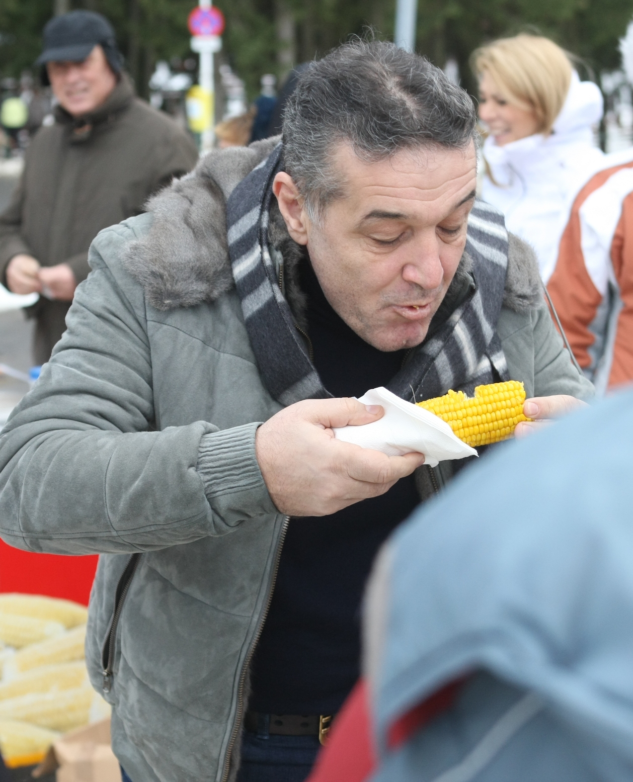 Steaua duce dorul unor fotbaliști adevărați, dar Gigi Becali dă banii pe petreceri private! Revelion de 10.000 de euro la munte! GALERIE FOTO