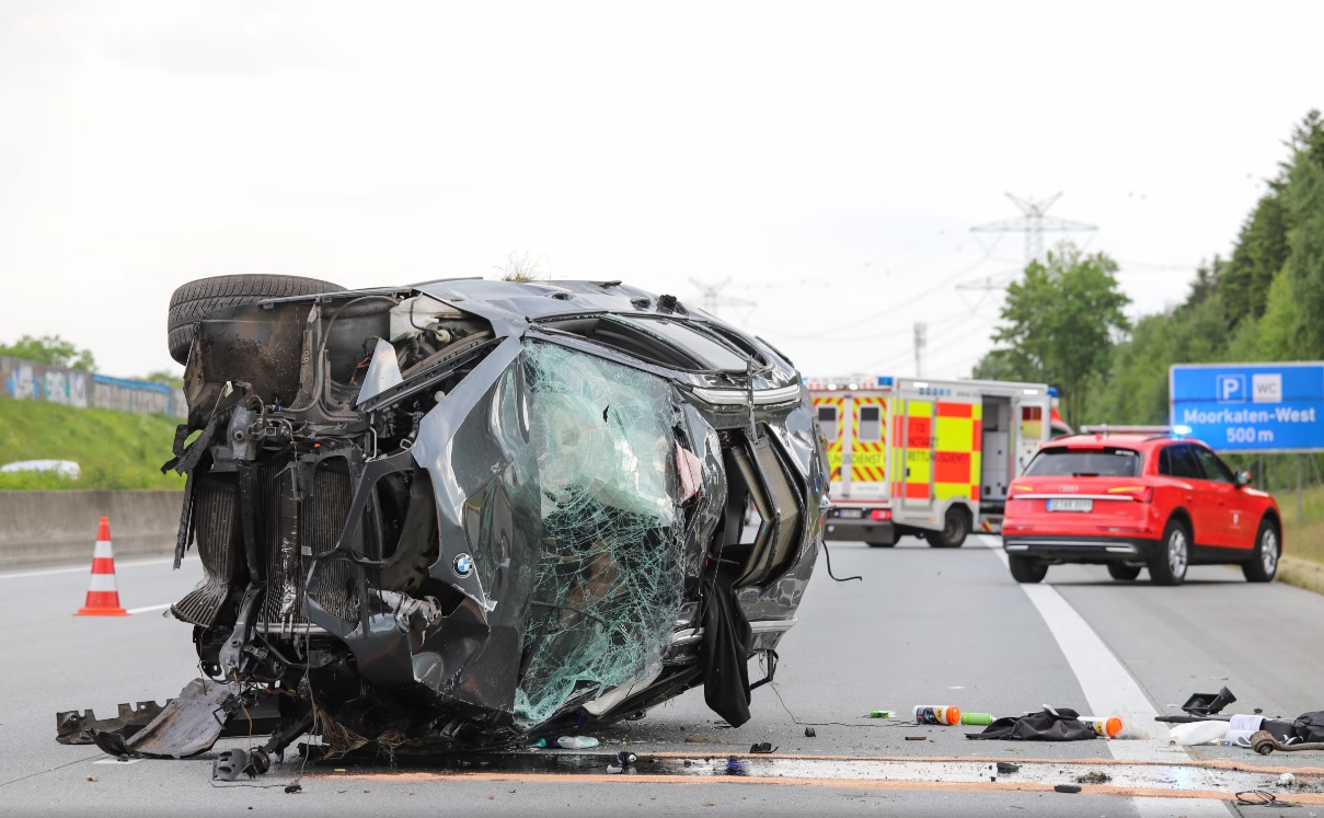 Cum arată un SUV BMW, după ce i-a explodat o roată la 240 km/h