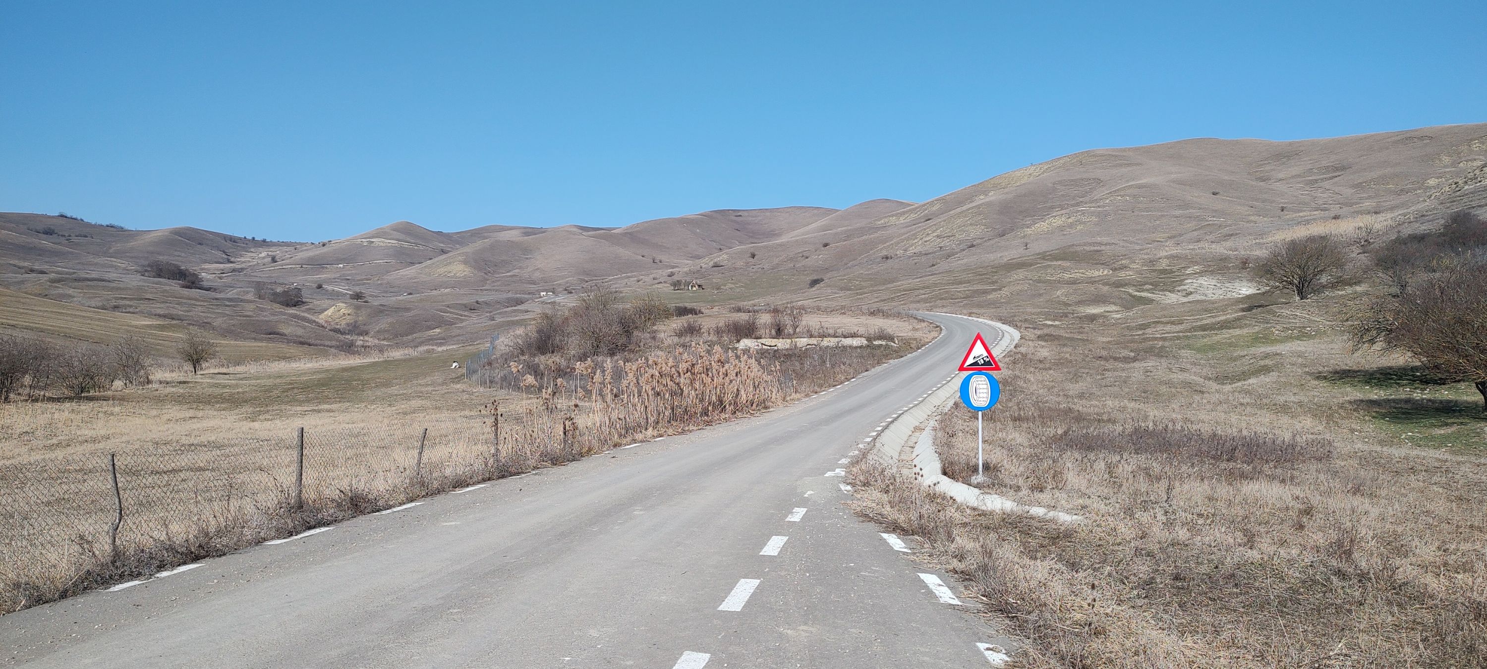 Cătunul cu 20 de locuitori din Transilvania situat pe un masiv de sare. Scos din izolare prin asfaltarea drumului și o bază de agrement de 3 milioane de euro