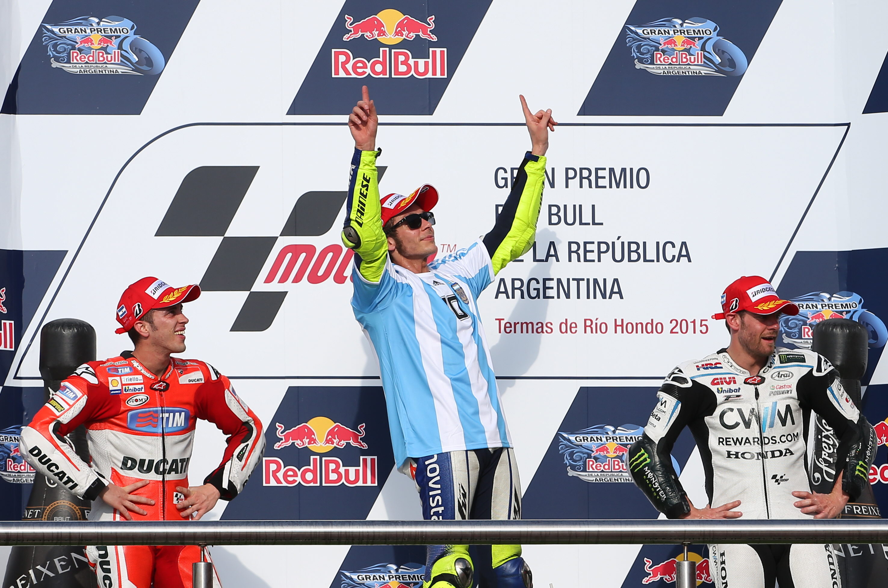 Valentino Rossi, la picioarele lui Diego Armando Maradona! Italianul s-a impus în Argentina și a sărbătorit succesul în tricoul lui El Pibe D'oro / GALERIE FOTO