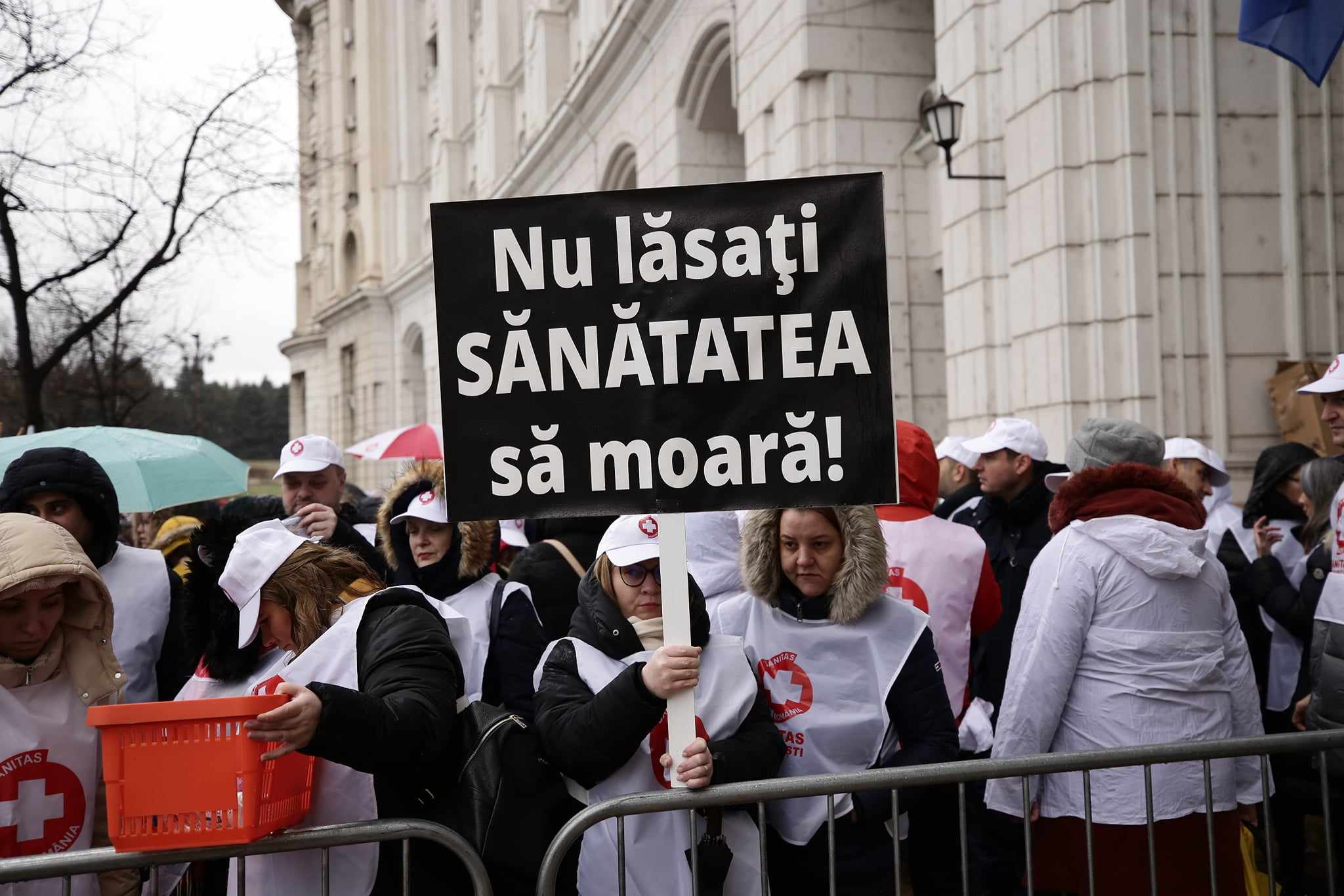 Protest Sanitas la Ministerul Finanţelor. Sindicaliştii cer o majorare cu cel puțin 20% a salariilor tuturor angajaţilor din Sănătate şi Asistenţă Socială