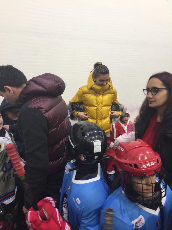 Simona Halep a asistat la debutul echipei de hochei pe gheață care îi poartă numele. Antrenorul Darren Cahill e în România | FOTO&VIDEO