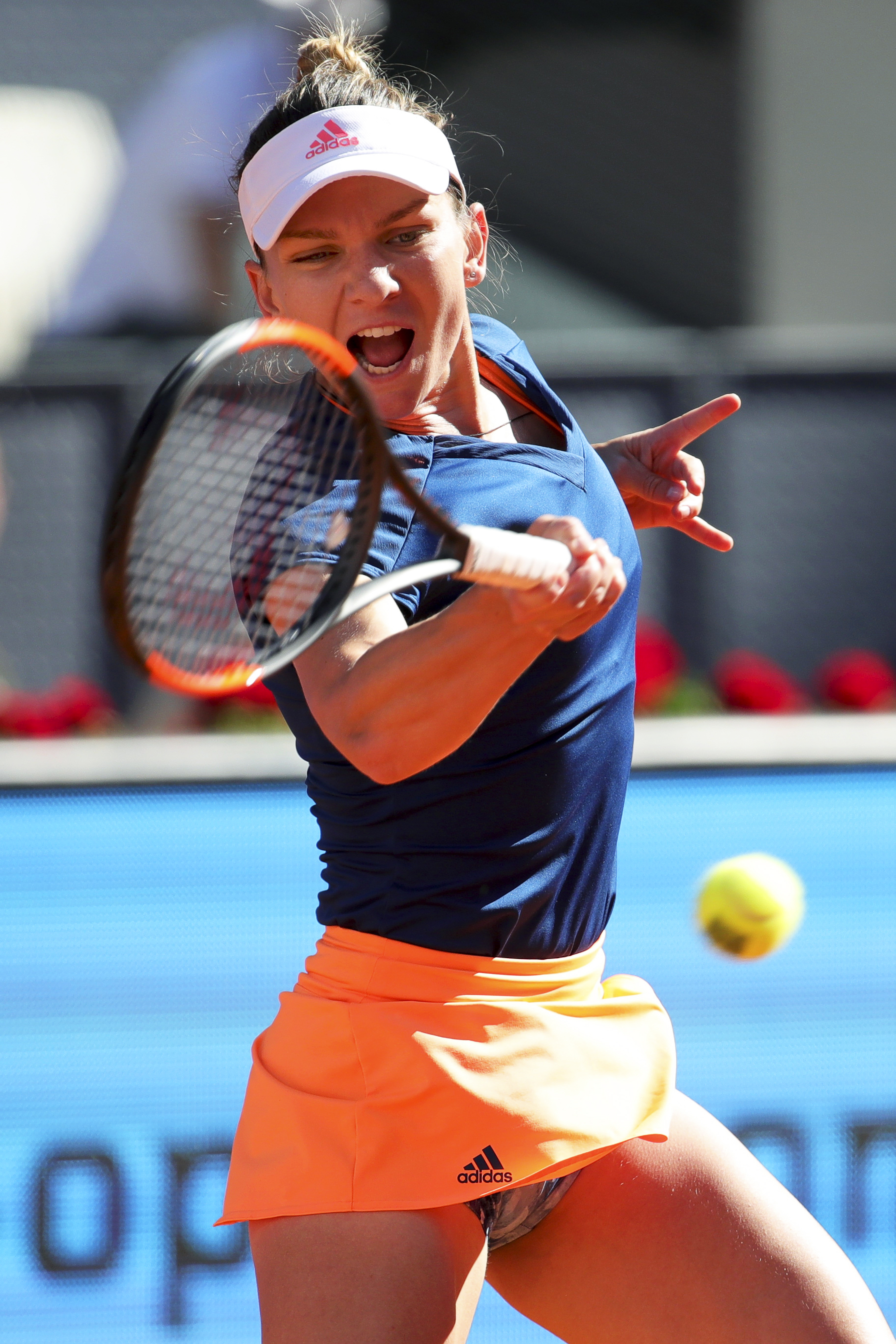 Simona Halep și Sorana Cîrstea s-au calificat în sferturile de finală ale turneului de la Madrid. Irina Begu, eliminată | LIVESCORE
