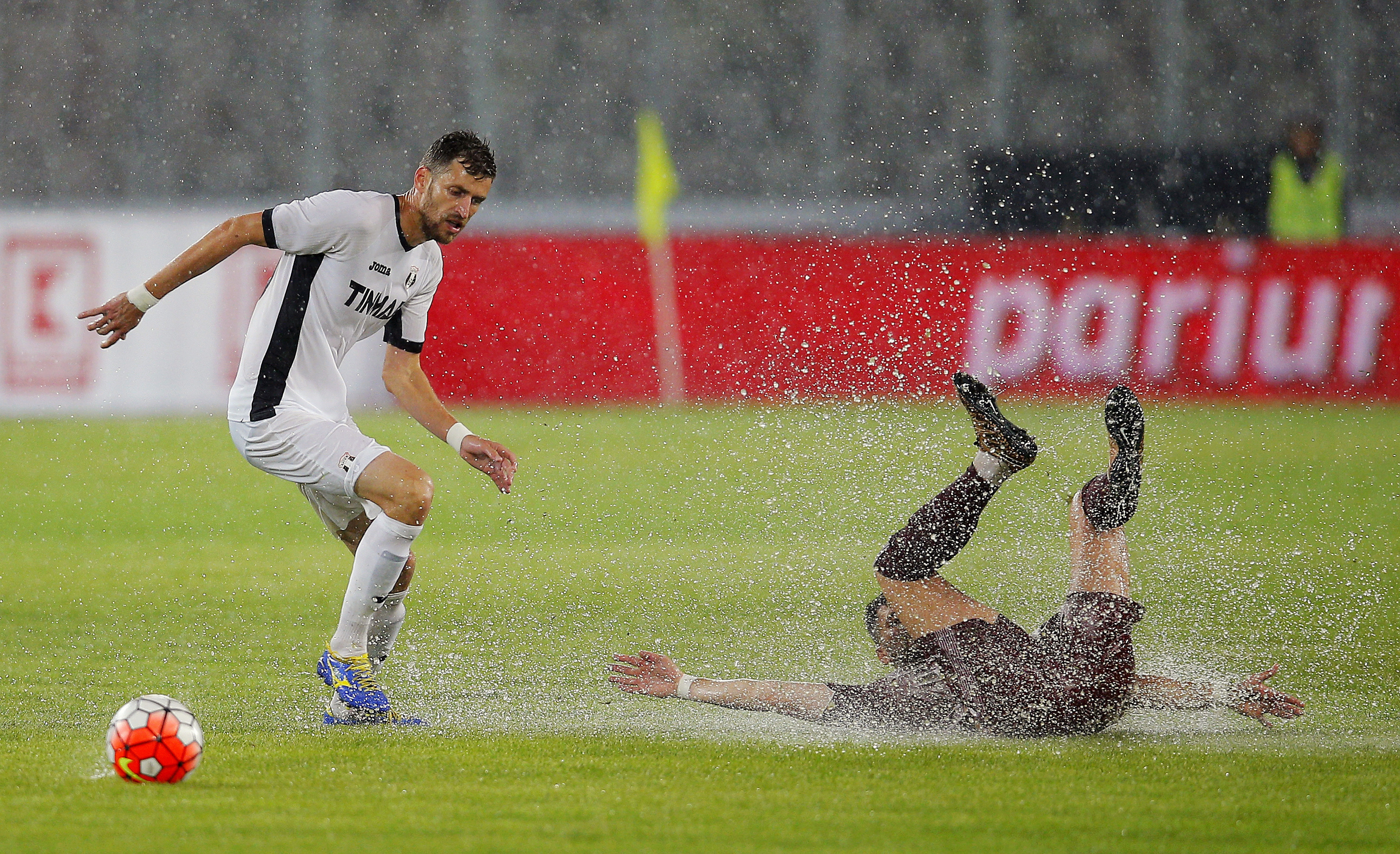 Christoph Daum, speriat de mlaștina de pe Cluj Arena. Burleanu n-a avut oameni să o ”dragheze”. Ce ne facem cu Muntenegru?
