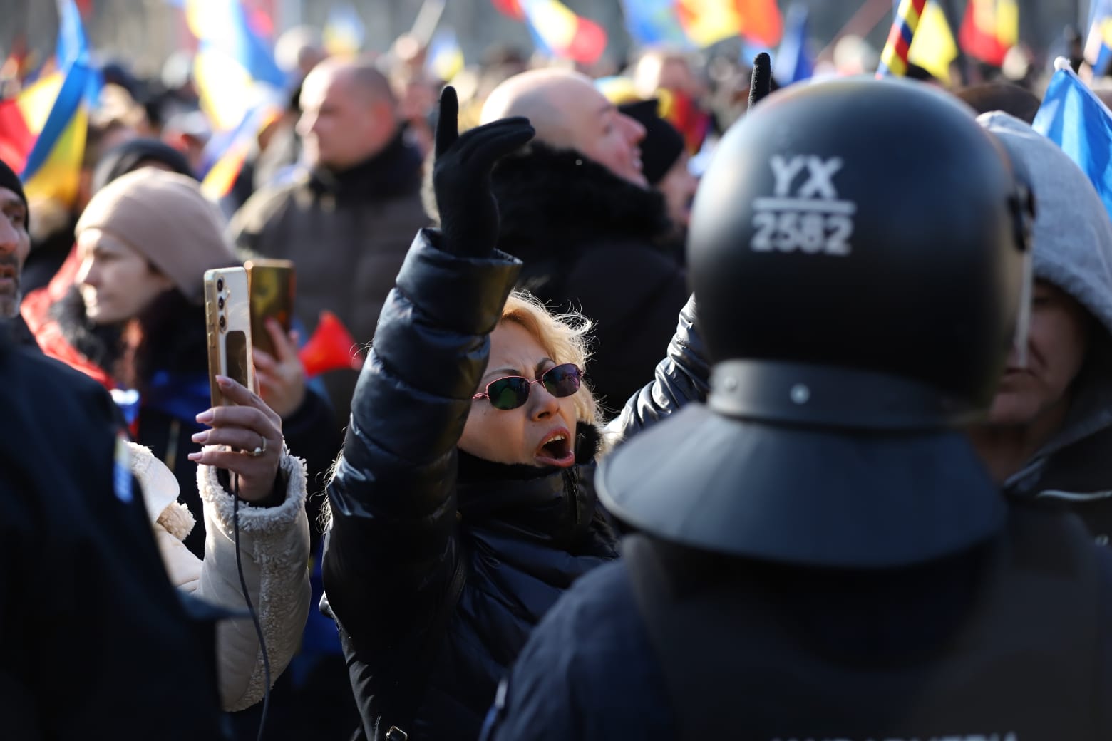 Patru dosare penale şi cinci amenzi, după protestul din Piaţa Victoriei. Jandarmii au folosit gaze lacrimogene