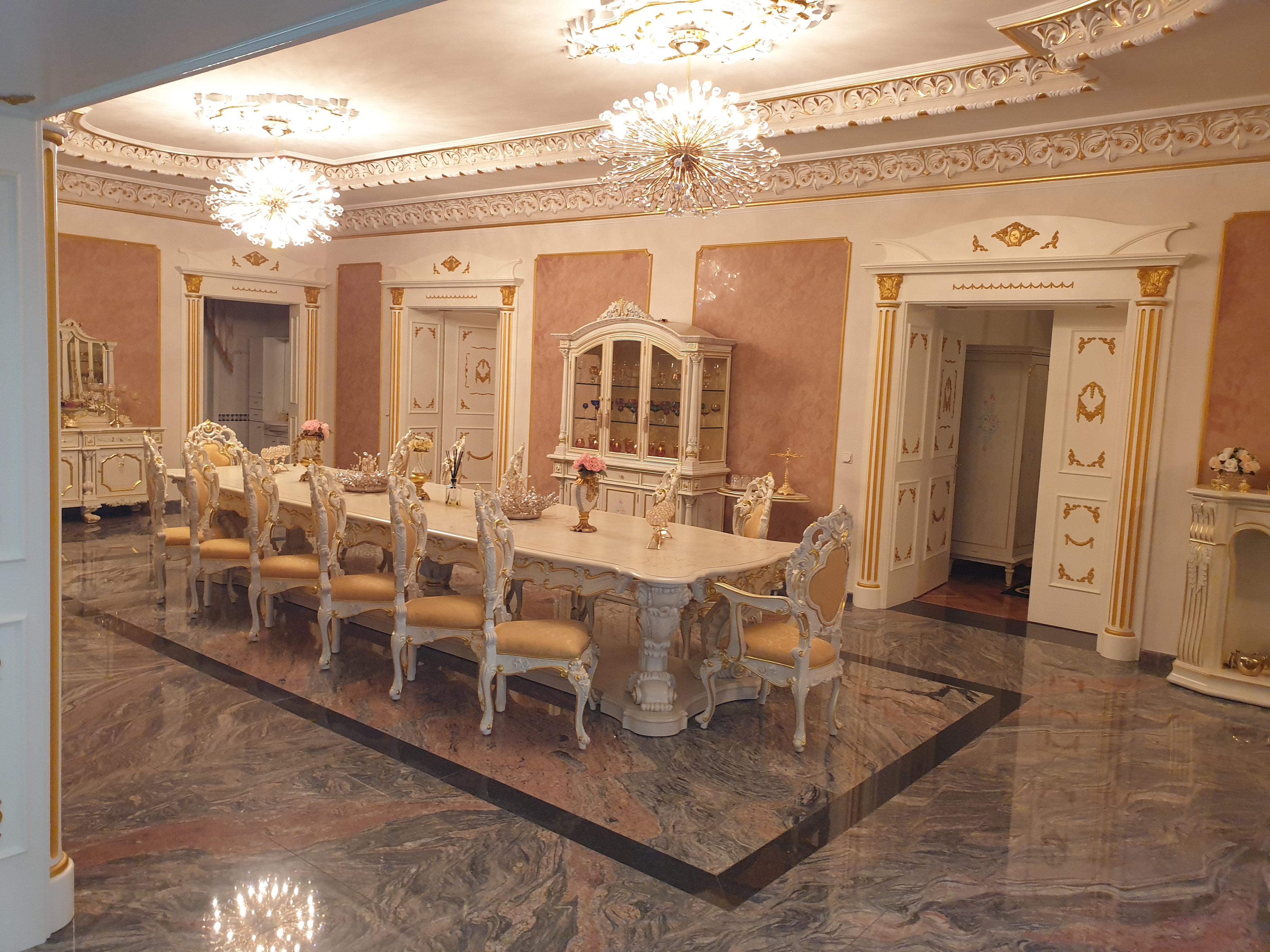 Casa din Timișoara „naționalizată” de primarul Fritz și locuită de clanul Momiță. Cum au obținut ocupanții strămutarea procesului care vizează evacuarea clădirii 