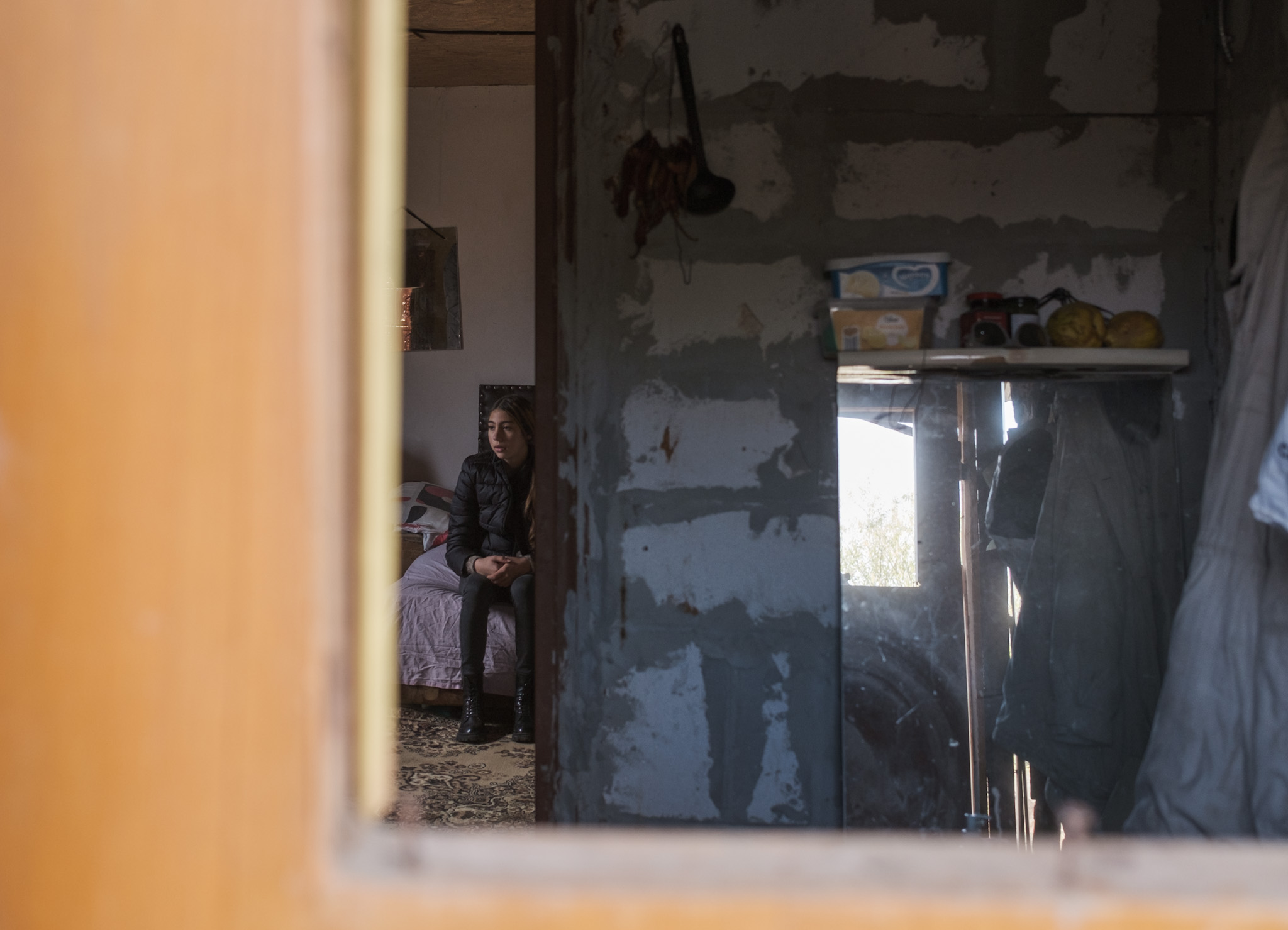 REPORTAJ de Moș Nicolae. Dorința de sărbători a unei fete de 14 ani din București, care are grijă de mama ei nevăzătoare
