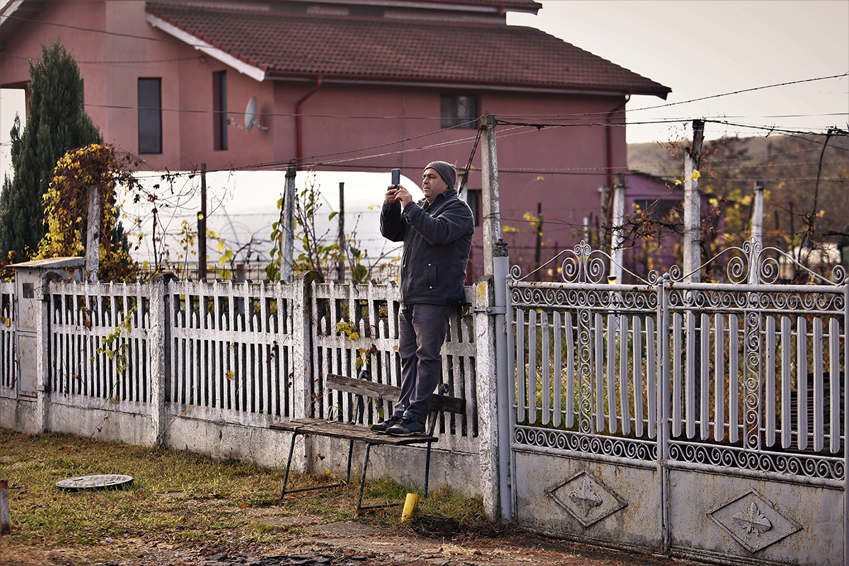 FOTOREPORTAJ. După săptămâni de tensiune, oamenii din Doiceşti au răsuflat uşuraţi când au văzut demolate ultimele turnuri ale fostei termocentrale: „Ce frumos au căzut”