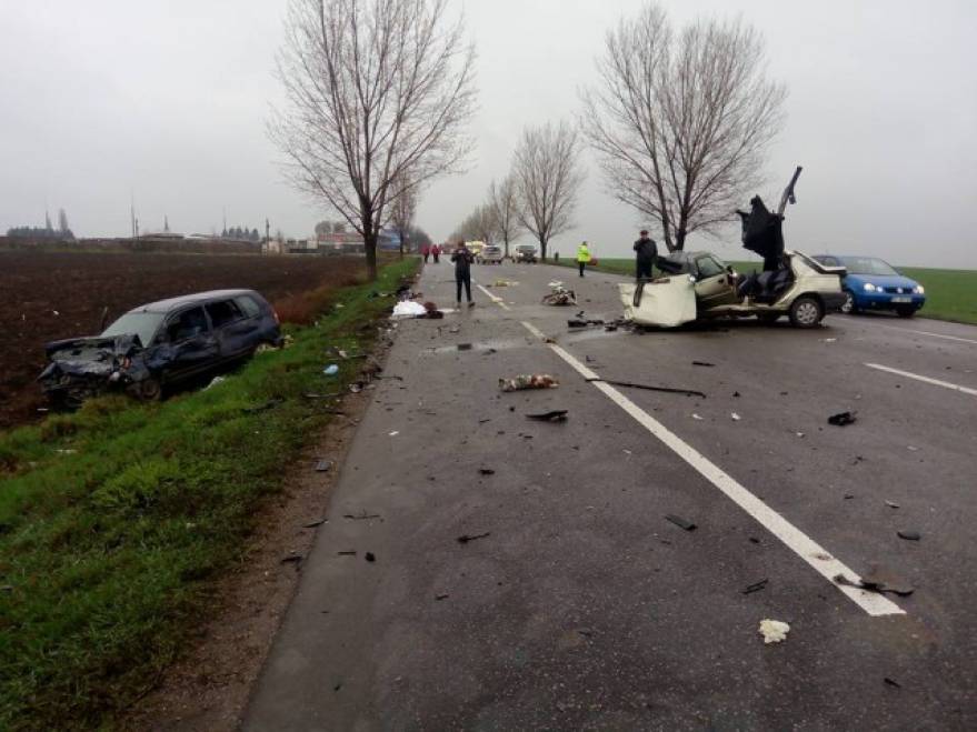 ACCIDENT GRAV în BACĂU! Două persoane au murit, alte trei RĂNITE! GALERIE FOTO