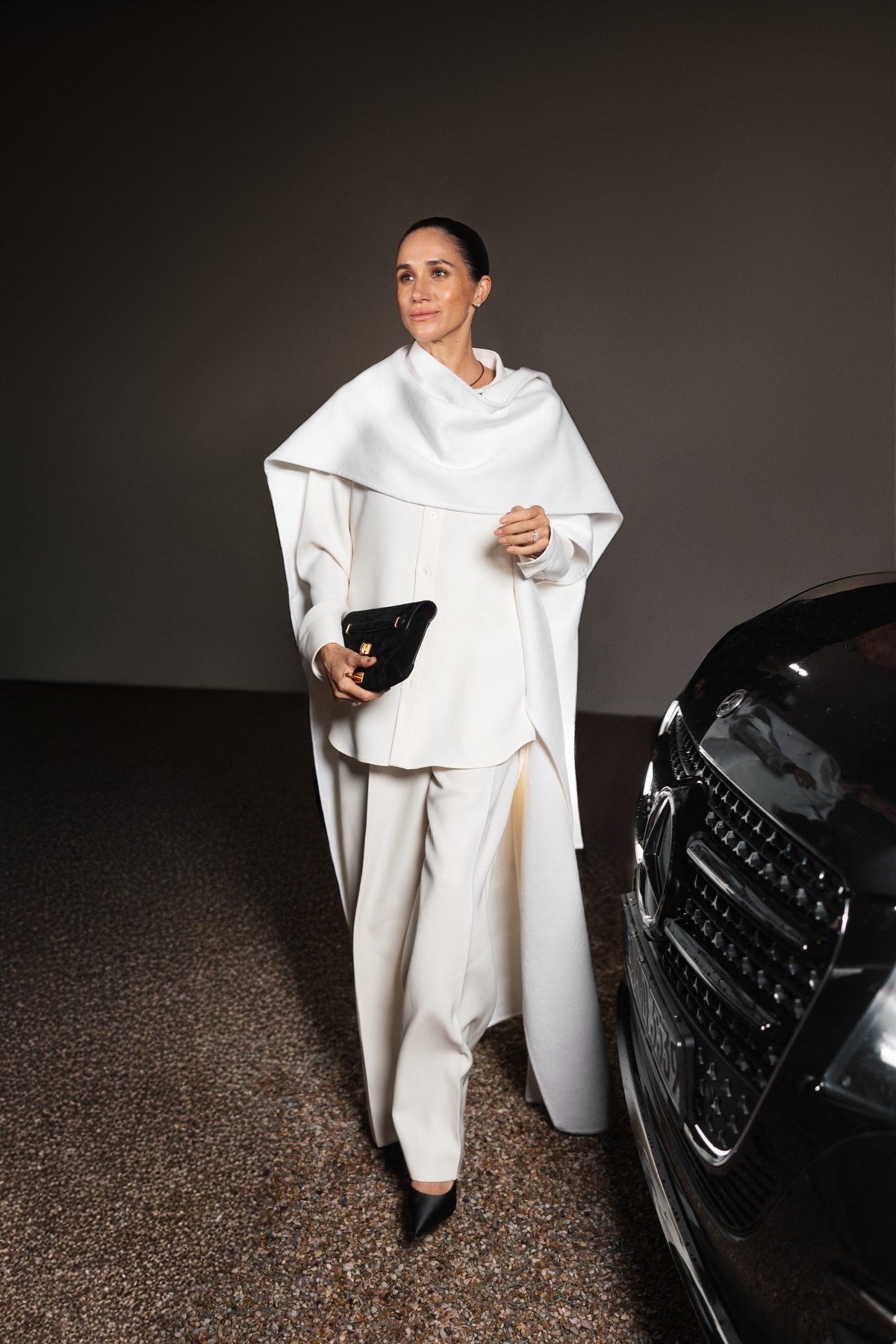 Cum a apărut Meghan Markle la Paris Fashion Week. Soția prințului Harry a atras toate privirile cu ținutele