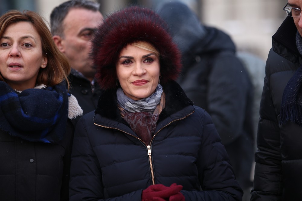 VIDEO EXCLUSIV| Primul utilaj de topit zăpada a fost pus în acțiune, în Piața Victoriei
