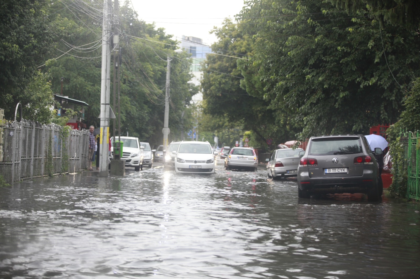 FOTO&VIDEO/ Inundații în municipiul Buzău, din cauza unei ploi torențiale care a durat o oră și jumătate