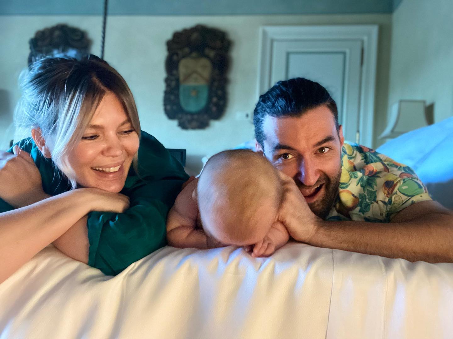 Imagini emoționante cu mama, bunica și fiica lui Smiley. Mesajul pe care artistul l-a transmis de 8 Martie