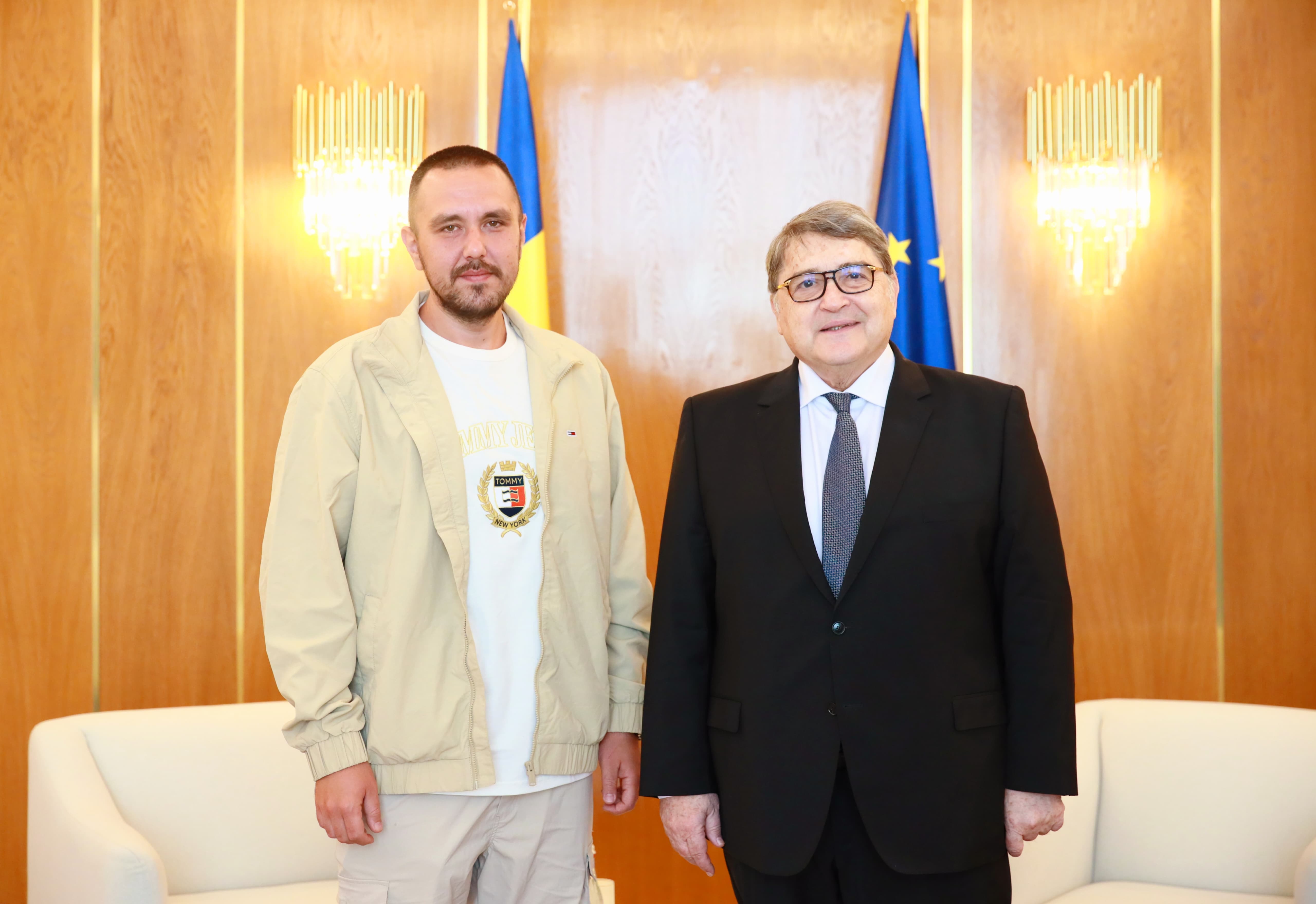Marinarul român răpit de rebelii Houthi și eliberat, la telefon cu Marcel Ciolacu: „Ia zi, Cipriane, cum ai rezistat?”