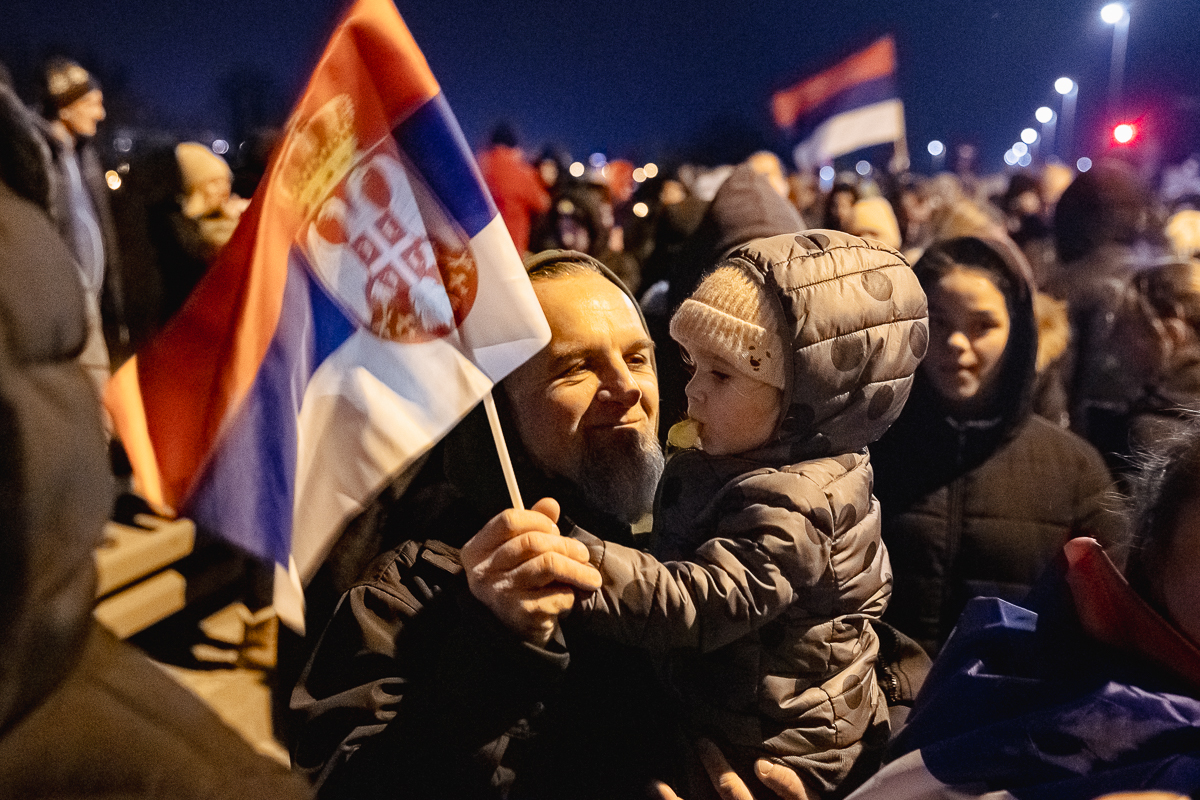Blocadă pe un mare pod peste Dunăre din Belgrad. De aproape 4 luni, sârbii strigă „Corupția ucide!” | Video/Fotogalerie