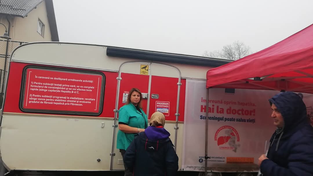 Contabila-șefă de la Spitalul „Sf. Spiridon” Iași a câștigat mai mult decât colegii medici într-un proiect european contra hepatitei. Din 7,8 milioane de euro, peste 2,4 milioane de euro au mers pe salarii