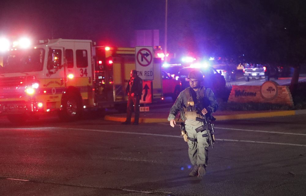 FOTO | Un fost pușcaș marin este autorul atacului armat din California, soldat cu 12 morți