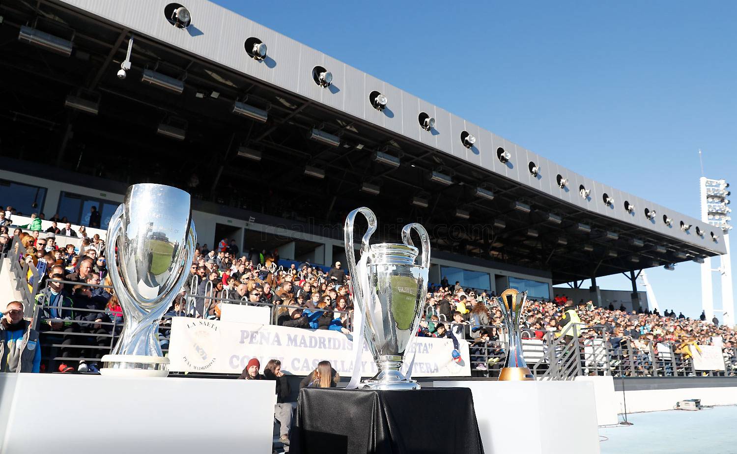 Peste 5.000 de fani au asistat la ultimul antrenament cu public efectuat de Real Madrid în anul 2016 / GALERIE FOTO