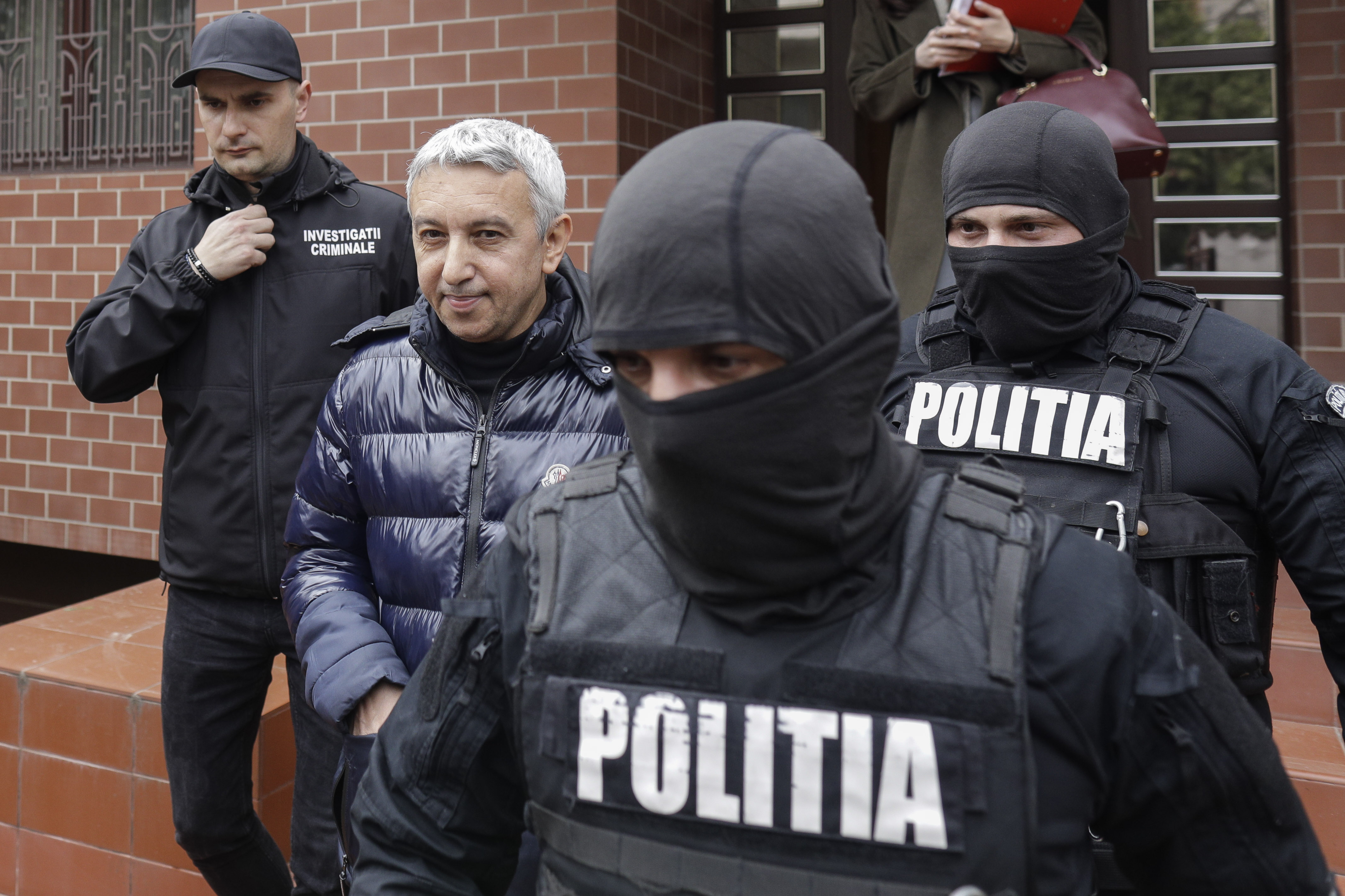 Dan Diaconescu, reținut pentru 24 de ore, sub acuzația de „act sexual cu minore și folosire a prostituției infantile”
