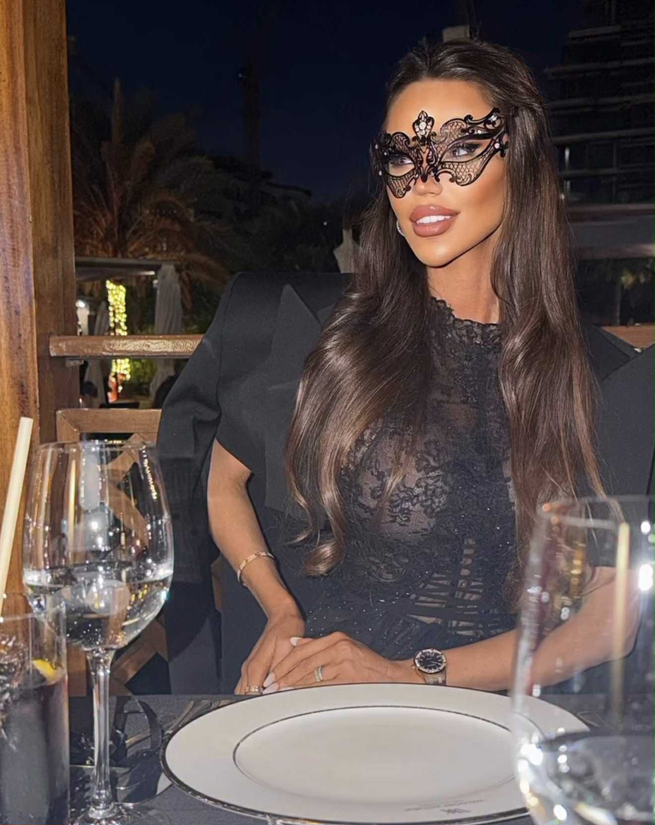 Cum a apărut Bianca Drăgușanu cu fetița ei de Revelion, în Dubai. Au schimbat rapid rochiile elegante cu costumele de baie