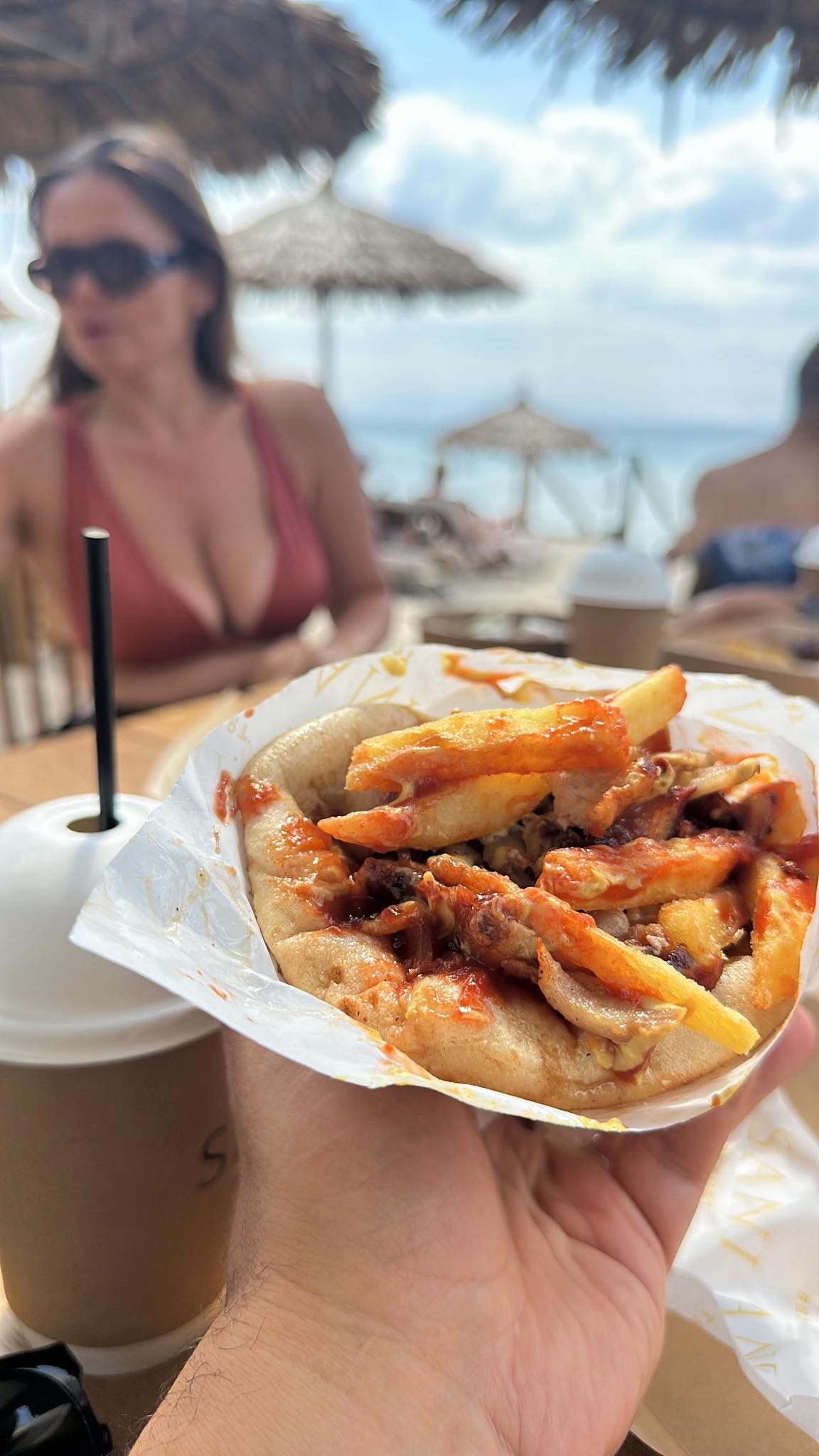 Cât a plătit Mădălin Ionescu pentru un gyros în Grecia. Și-a petrecut minivacanța de 1 Mai în Halkidiki