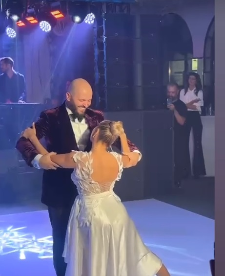 Imagini de la petrecerea de nuntă a Lorei cu Ionuț Ghenu. Atmosfera a fost întreținută de Viorica de la Clejani, Connect-R și Zdob și Zdub