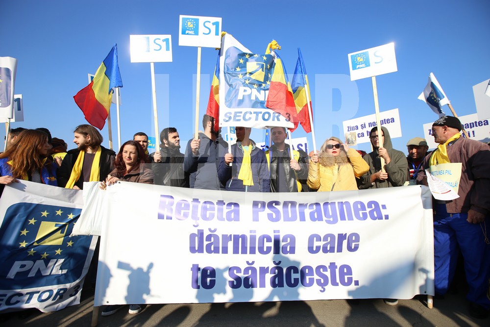 Protest la Parlament, împotriva măsurilor luate de Executiv / FOTO&VIDEO