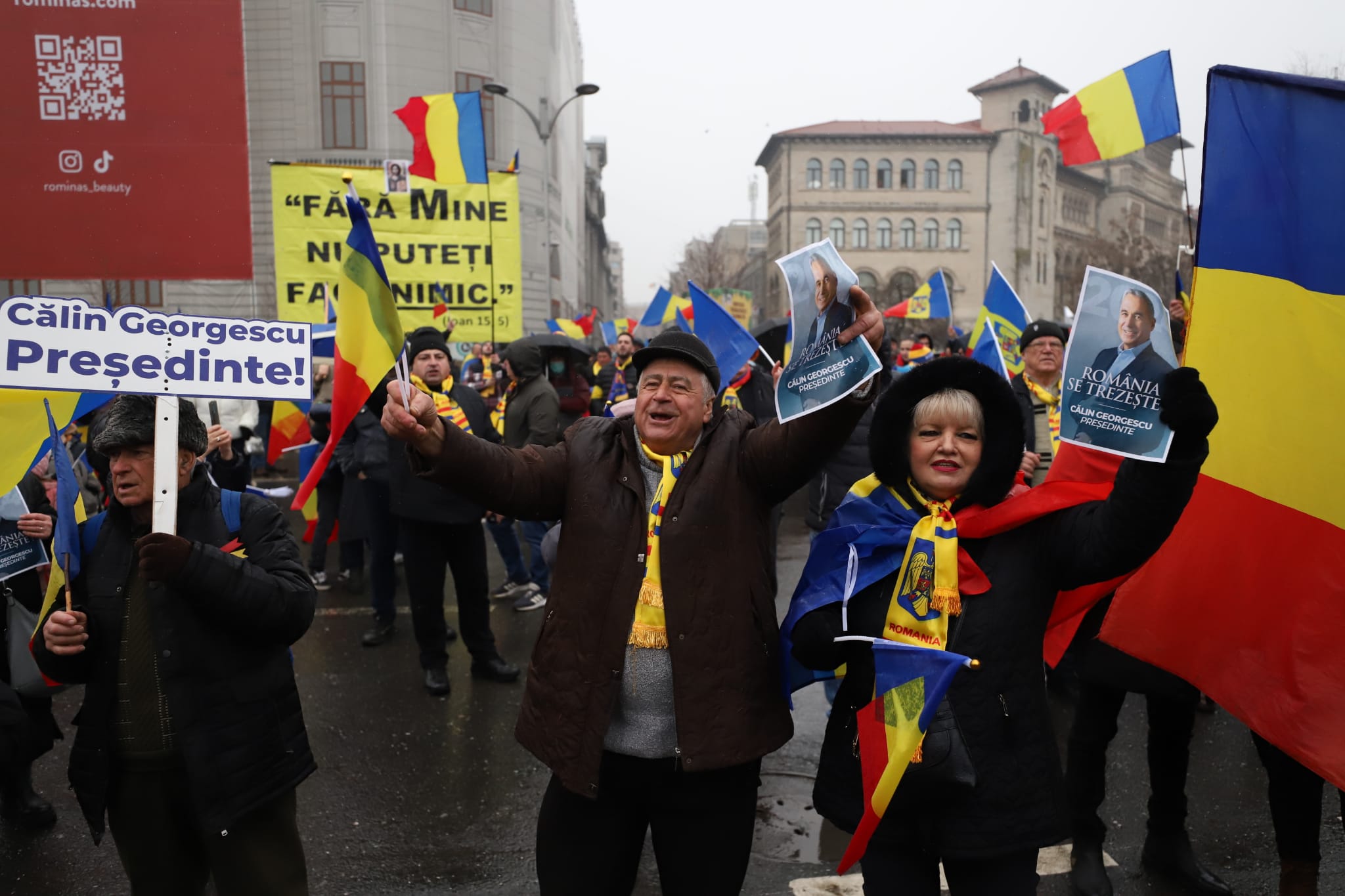 Străzi închise de poliție în ultima clipă în București, în timpul mitingului anunțat de AUR pe 1 martie