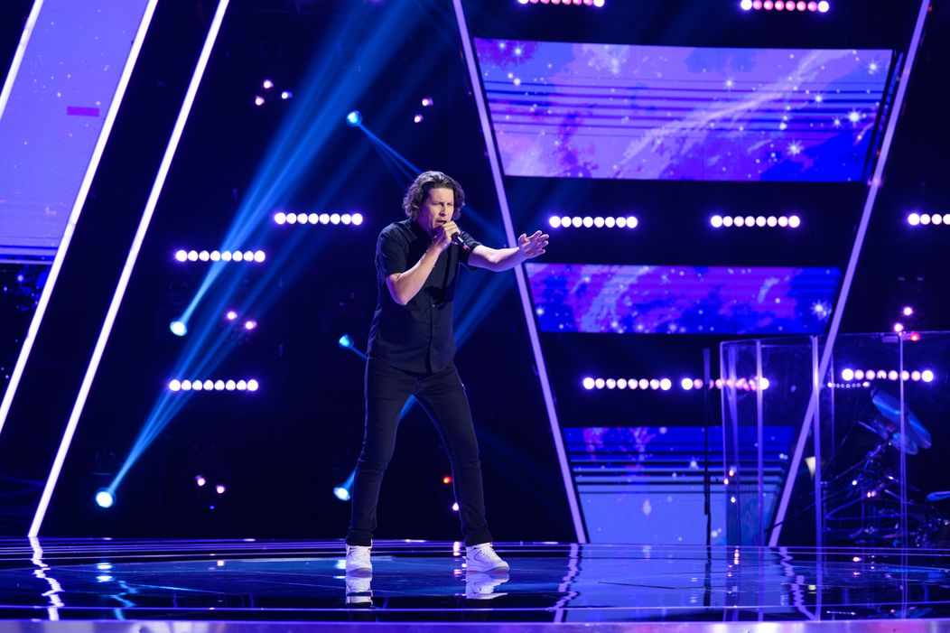 Tudor Turcu, câștigătorul „X Factor” în 2012, a făcut show pe scena de la „Vocea României” 2025. Pe cine a ales ca antrenor. „Are o voce fantastică”