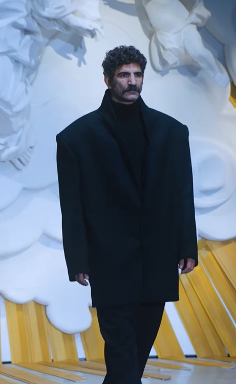 Toma Cuzin, Firicel din „Las Fierbinți”, fotomodel la Bucharest Fashion Week. Cum s-a descurcat pe podiumul de modă actorul