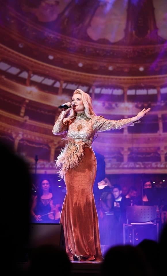 Trupa A.S.I.A. s-a reunit la Sala Palatului cu ocazia concertului aniversar al Ianei Novac. Fetele nu și-au putut stăpâni lacrimile