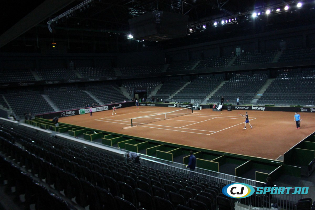 Fed Cup. Simona Halep a intrat în sală. Imagini de la primul antrenament al liderului României